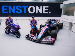Jack Miller y Toprak Razgatlioglu, pilotos de Pramac Racing en MotoGP, en Enstone.