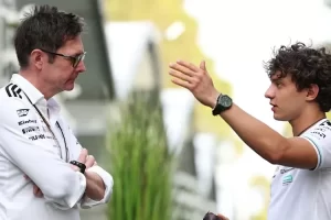 Andrew Shovlin junto a Andrea Kimi Antonelli.