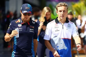 Sergio “Checo” Pérez junto a Liam Lawson.