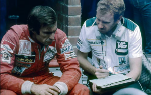 Carlos Reutemann junto a Neil Oatley, ingeniero del argentino en Williams en 1980, 1981 y 1982.