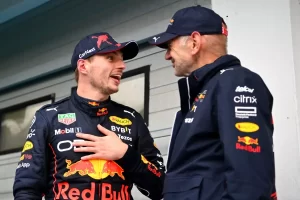 Adrian Newey, junto a Max Verstappen.