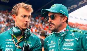 Andrew Vizard junto a Fernando Alonso.