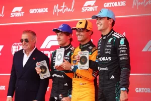 Jean Alesi junto a Andrea Kimi Antonelli (Mercedes), Lando Norris (McLaren) y George Russell (Mercedes), Sprint del Gran Premio de Canadá 2026.