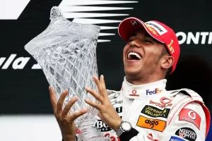 Lewis Hamilton celebrando su primera victoria en la Fórmula 1 en el Gran Premio de Canadá de 2007.