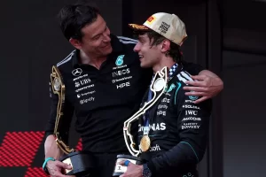 Toto Wolff junto a Andrea Kimi Antonelli, Gran Premio de Mónaco 2026.